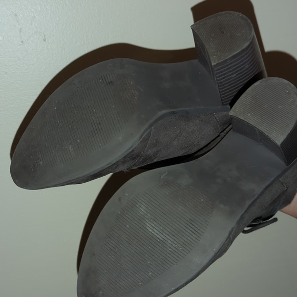 gray suede heel booties size 8 - Picture 7 of 7
